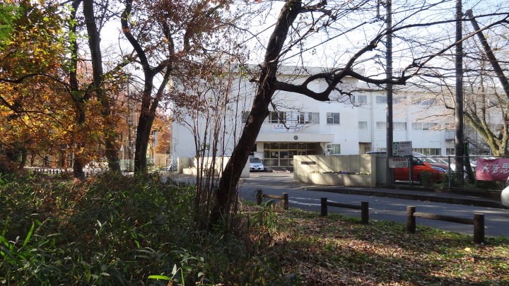 こもれびの森に隣接・大野台中学校