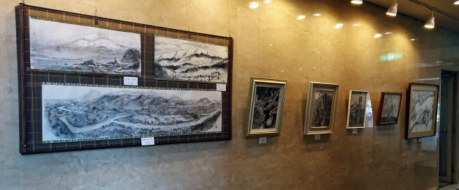 ギャラリー１３（中央より右奥）