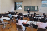 鳶尾小児童水墨画教室　1　講師松尾先生